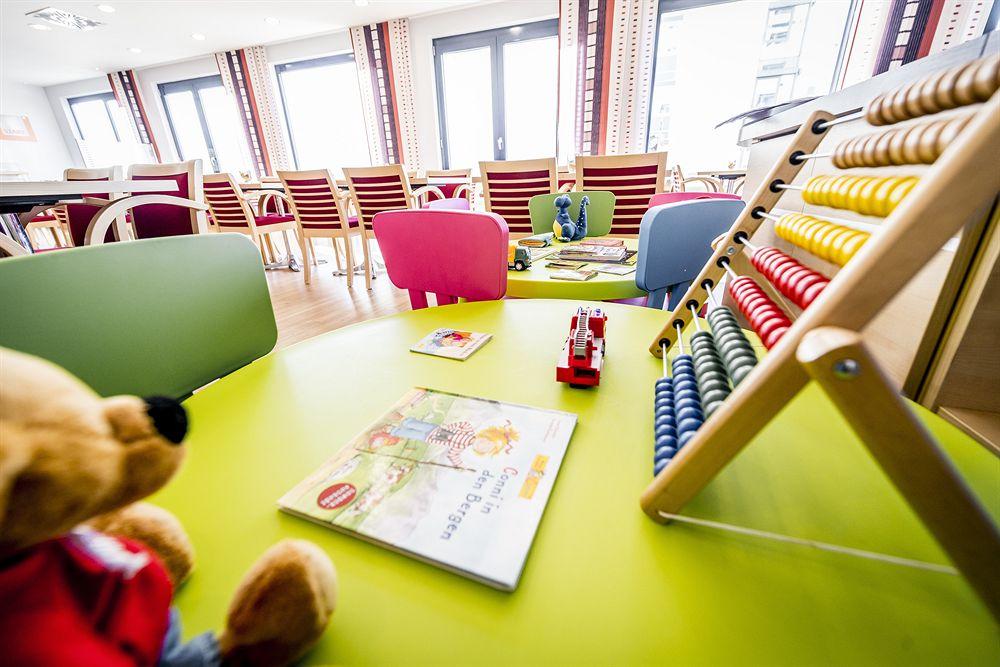 Holiday Inn Express Frankfurt Airport Pet Policy