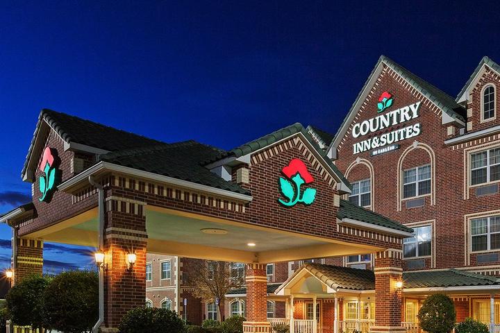 Pet Friendly Country Inn and Suites by Radisson Amarillo I-40 West