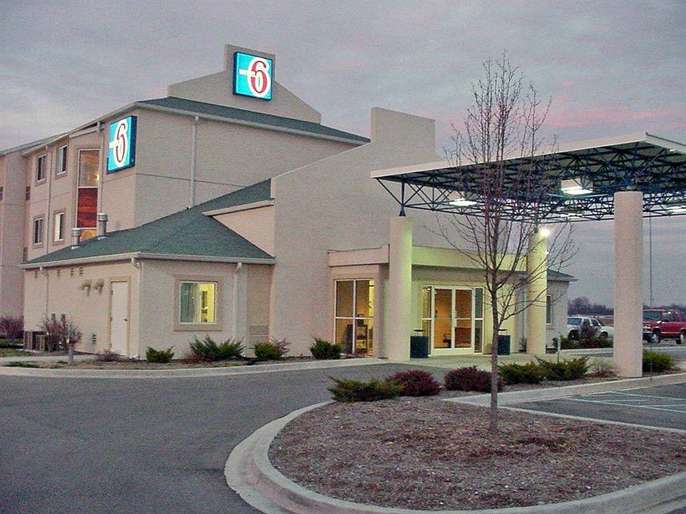 Motel 6 Seymour North Pet Policy