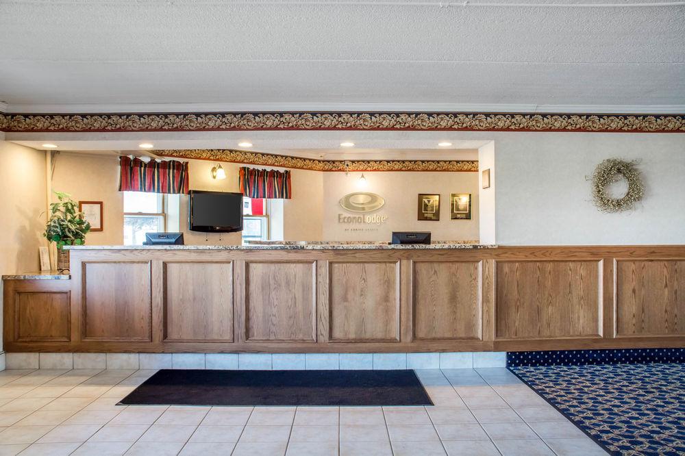 Econo Lodge Darien Lakes Pet Policy