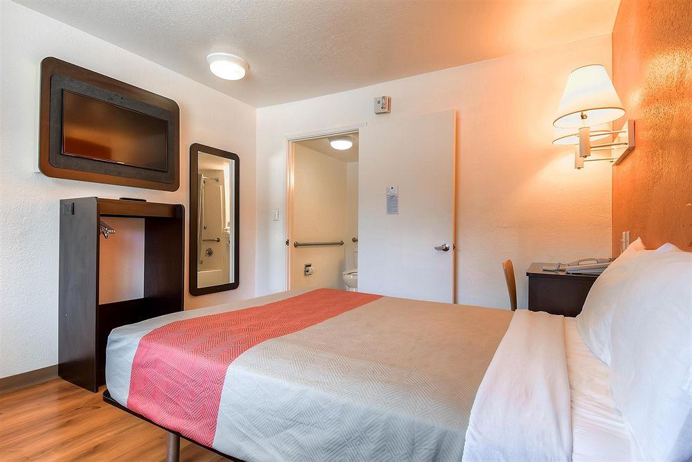 Motel 6 San Diego Hotel Circle Pet Policy