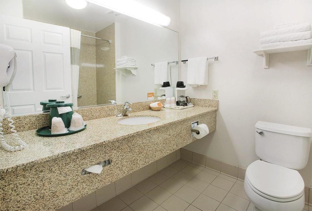 La Quinta Inn Suites Bakersfield North Pet Policy