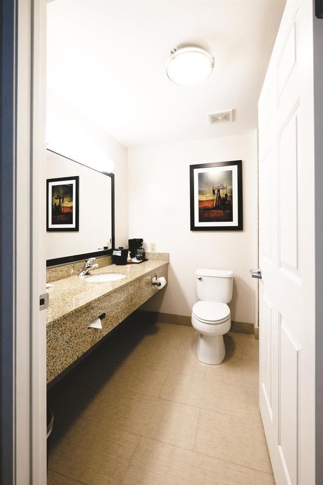 Pet Friendly Hotels In Bakersfield Ca Bringfido