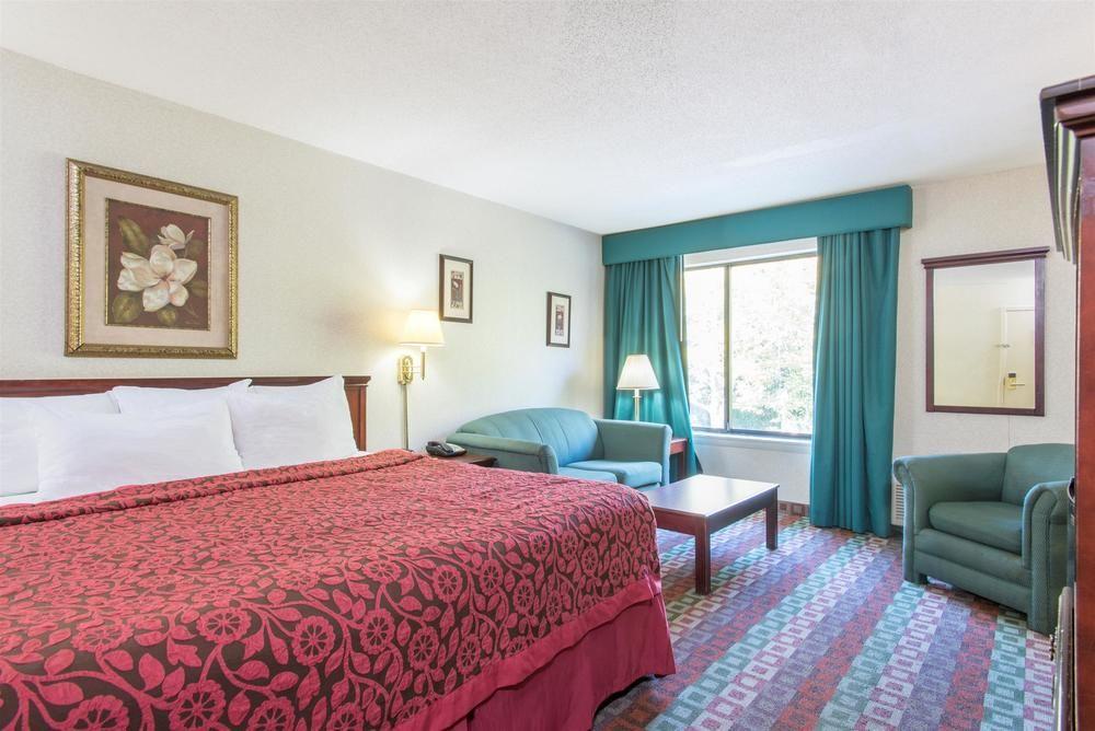 Days Inn Mystic Pet Policy