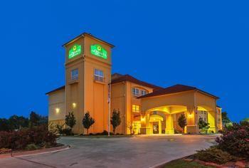 La Quinta Inn Suites Sulphur Springs Pet Policy