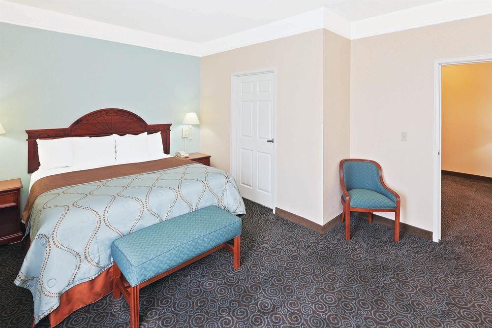 La Quinta Inn Suites Houston Clay Road Pet Policy