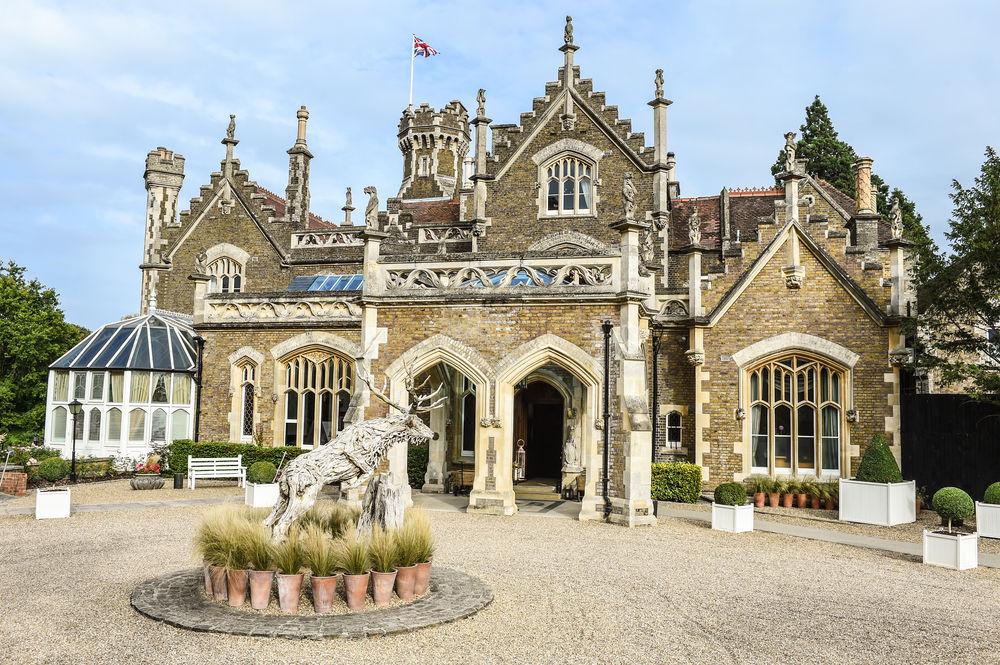 oakley court windsor