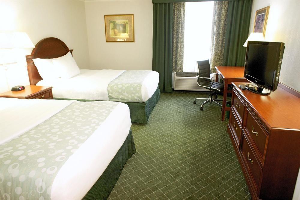 La Quinta by Wyndham Detroit Utica Pet Policy