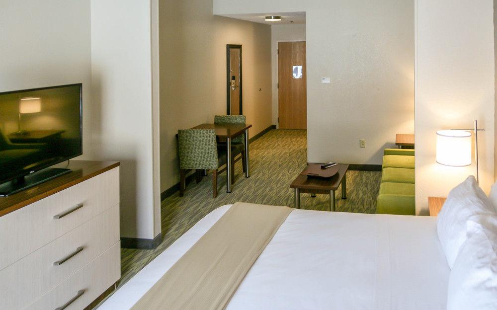 Holiday Inn Express Hotel Suites Vicksburg Pet Policy