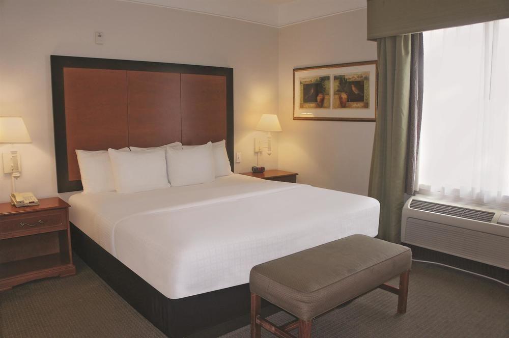 La Quinta Inn Suites Visalia Sequoia Gateway Pet Policy