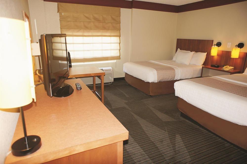 La Quinta Inn Suites Austin Airport Pet Policy