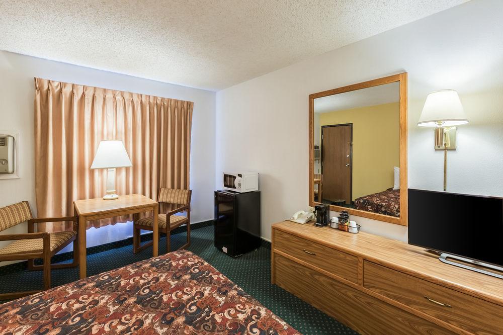 Rodeway Inn Grand Island Pet Policy