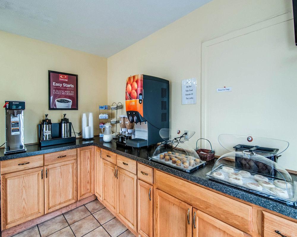 Econo Lodge East Staunton Pet Policy