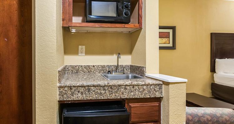 Quality Inn Suites Lafayette Pet Policy