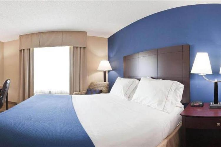 Pet Friendly Hotels in Fort Pierce, FL BringFido