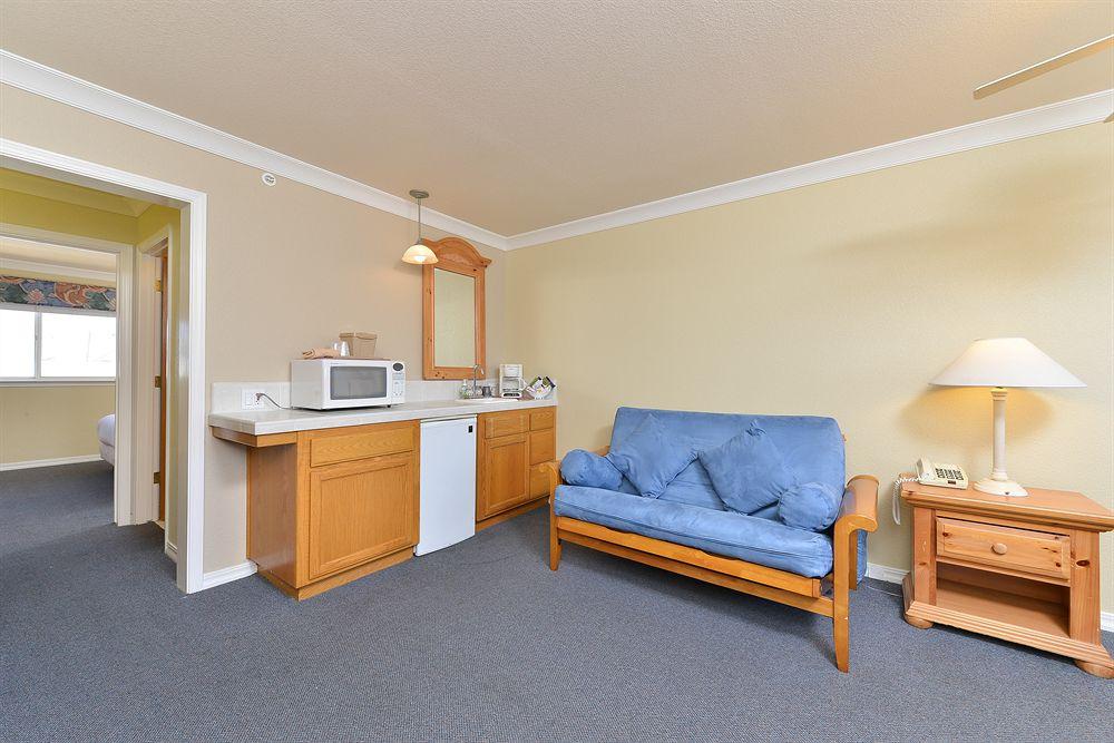 Cayucos Beach Inn Pet Policy