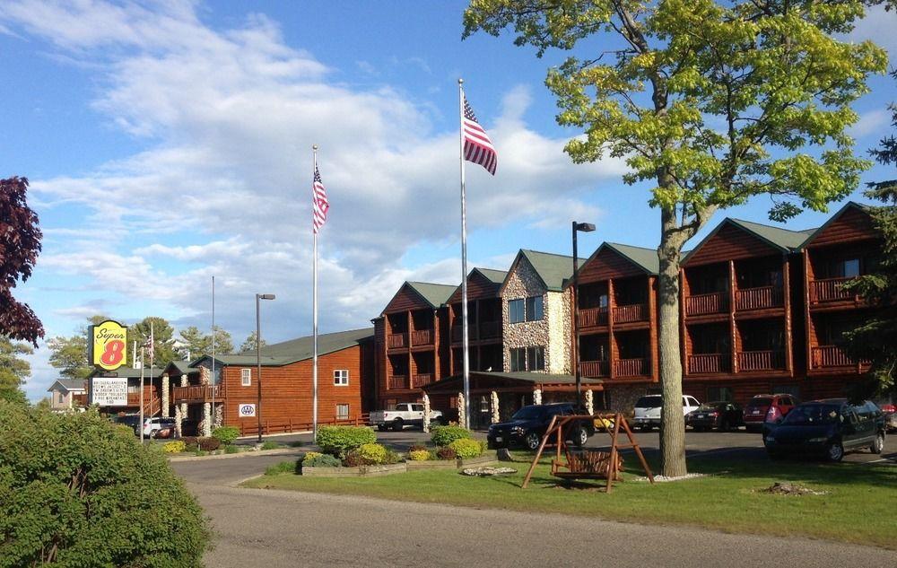 Super 8 Bridgeview Of Mackinaw City Pet Policy