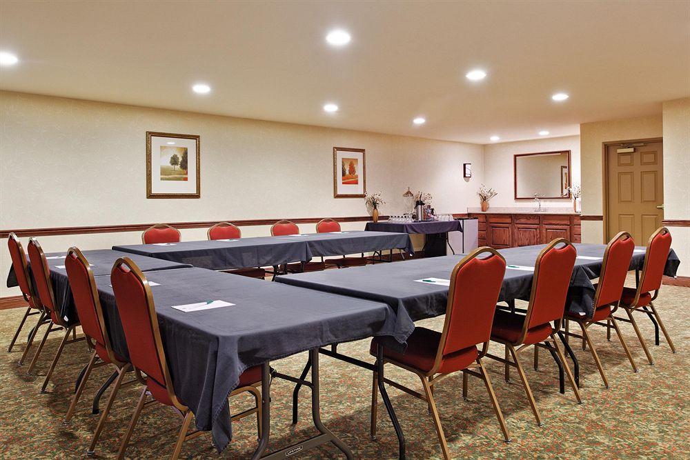 Country Inn & Suites Marion Pet Policy