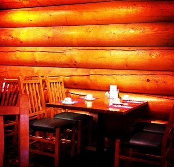 Headwaters Lodge And Cabins At Flagg Ranch Pet Policy