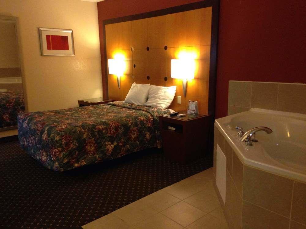 Travelodge by Wyndham Brooklyn Center Pet Policy