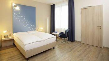 H2 Hotel Berlin Alexanderplatz Pet Policy