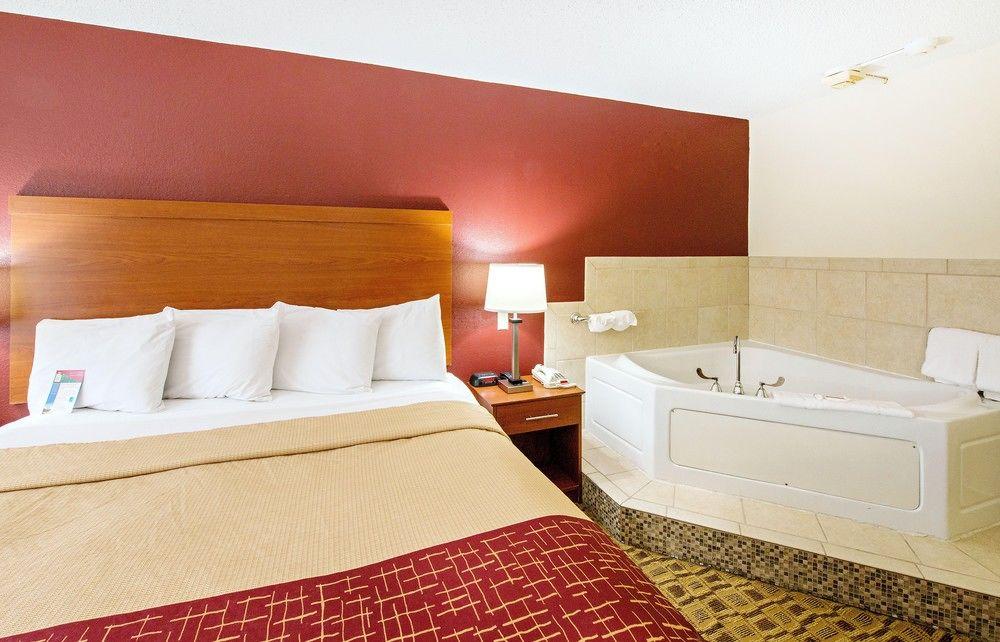 Red Roof Inn Charlottesville Pet Policy