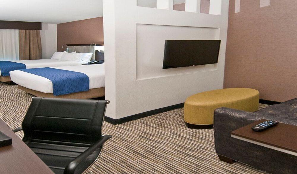 Holiday Inn Austin Airport Pet Policy