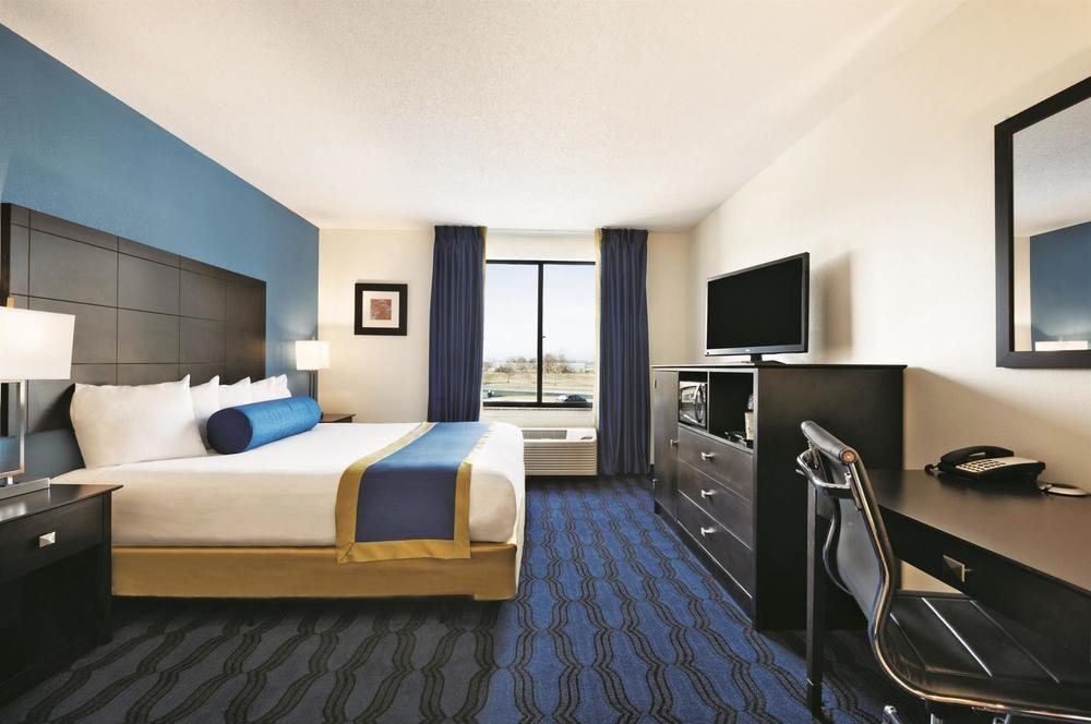 La Quinta Inn Suites St Louis Airport Riverport Pet Policy