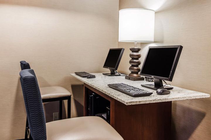 Pet Friendly Hotels In Independence Mo Bringfido