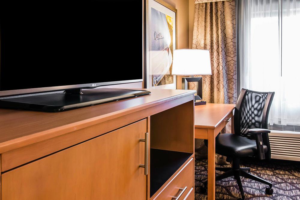 Quality Inn And Suites Detroit Warren Tech Center Pet Policy