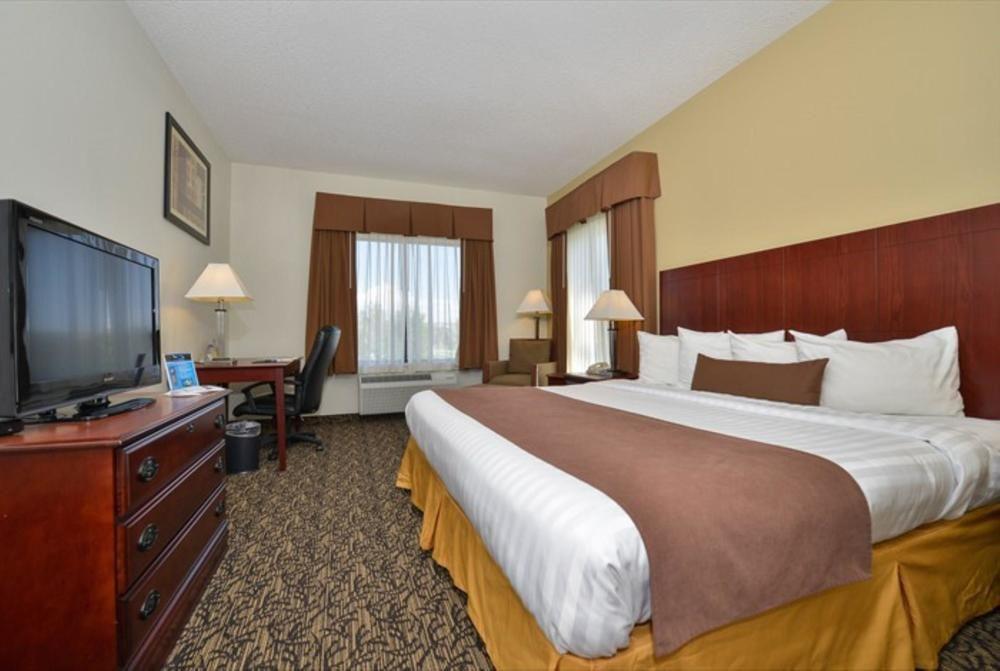 Best Western Plus Louisville Inn & Suites Pet Policy