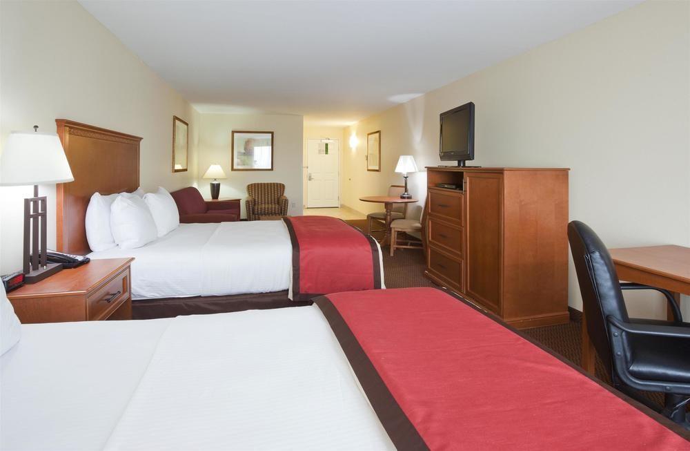 La Quinta Inn Suites Fargo Pet Policy