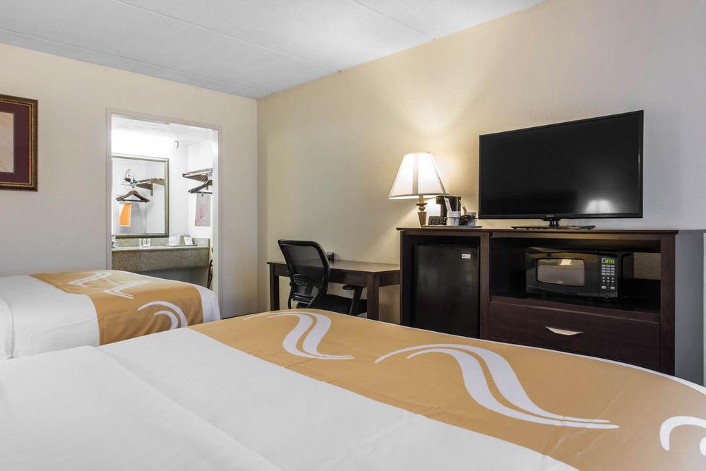 Quality Inn Suites Pet Policy
