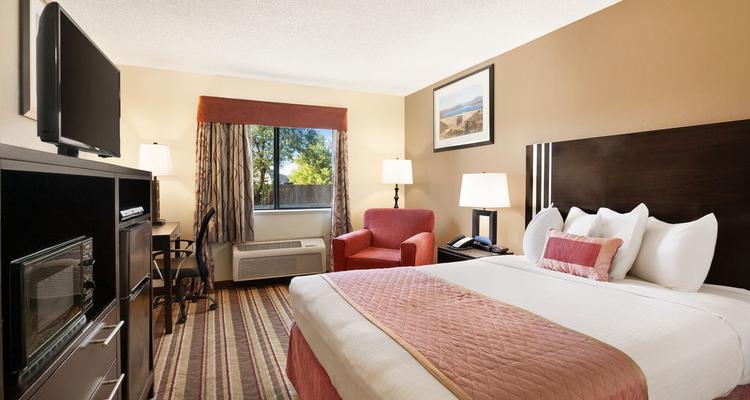 Baymont Inn Suites Anderson Pet Policy