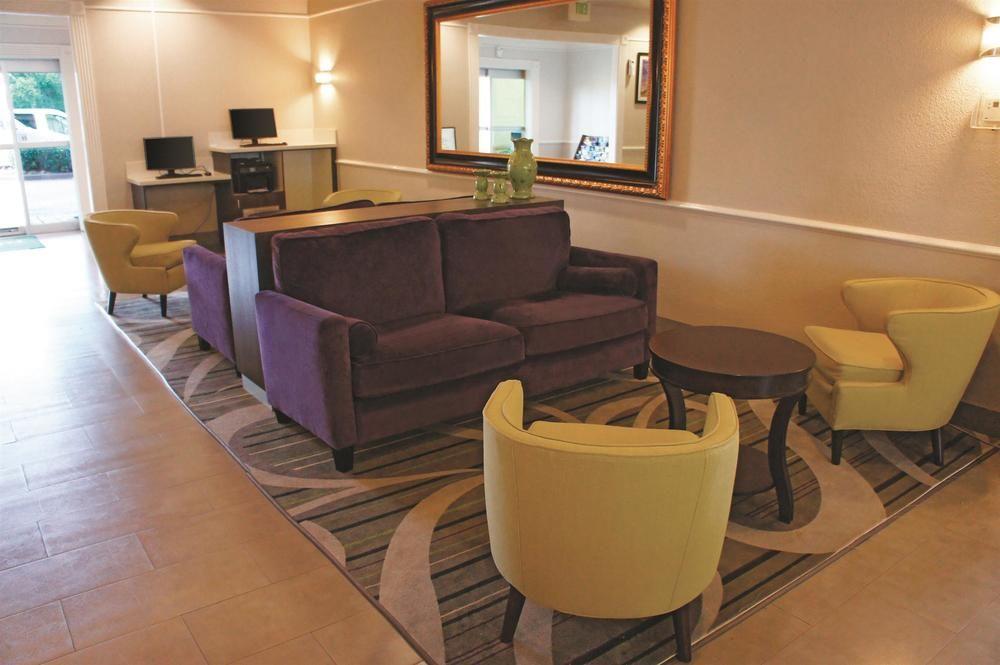 La Quinta Inn Suites Tomball Pet Policy
