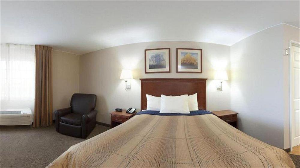 Pet Friendly Hotels In Aurora Il Bringfido