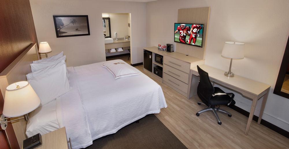 Red Roof Plus Suites Naples Pet Policy