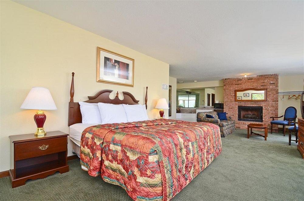 americas best value inn lake st louis 51 7 0 prices hotel reviews lake louis americas best value inn lake st louis pet policy americas best value inn lake st louis 51 7 0 prices hotel reviews lake louis americas best value inn lake st louis pet policy