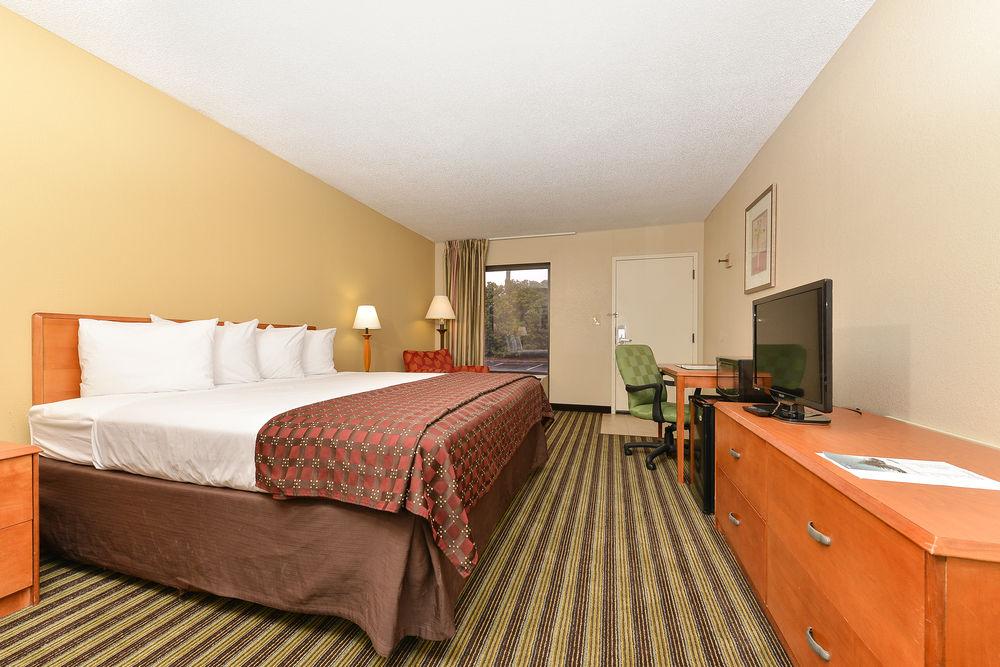 Quality Inn At The Mall Valdosta Is Pet Friendly - 
