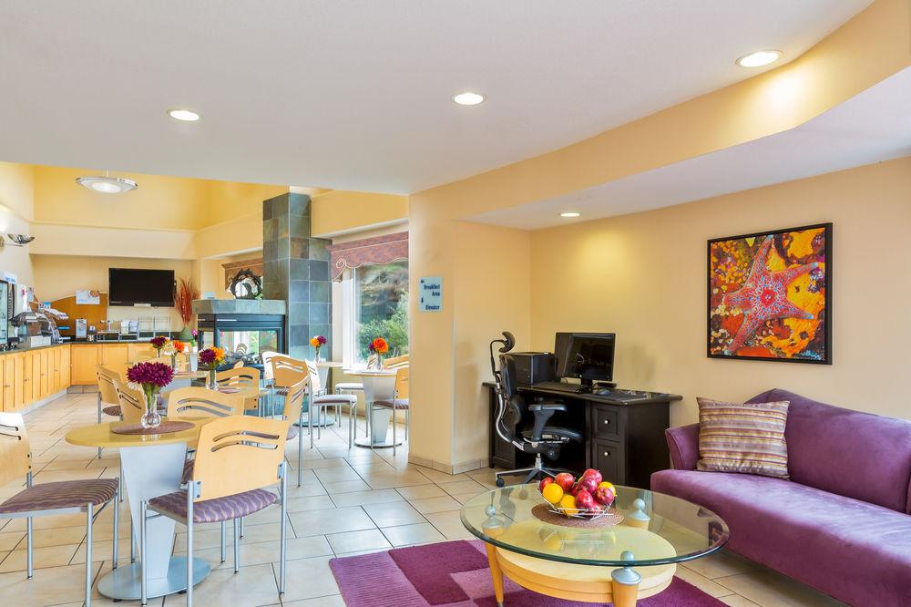 Holiday Inn Express Hotel & Suites Pacifica Pet Policy