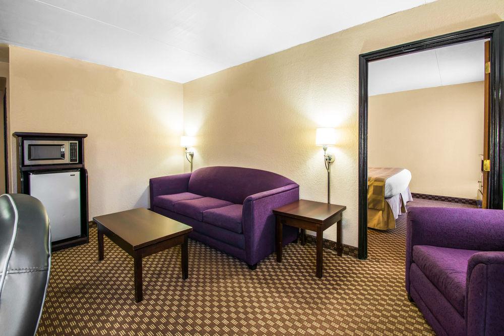 Quality Inn Suites Tallahassee Pet Policy