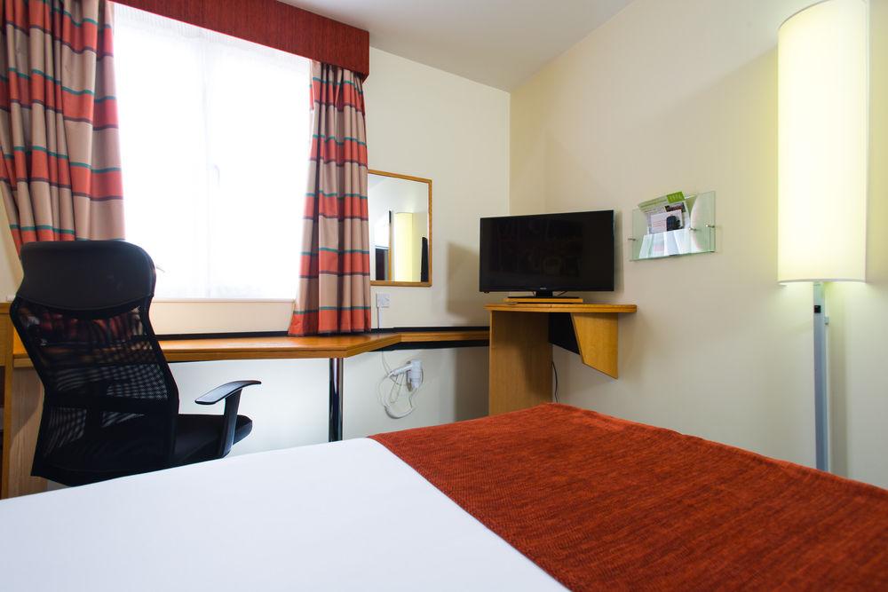Holiday Inn Express Cardiff Bay Pet Policy