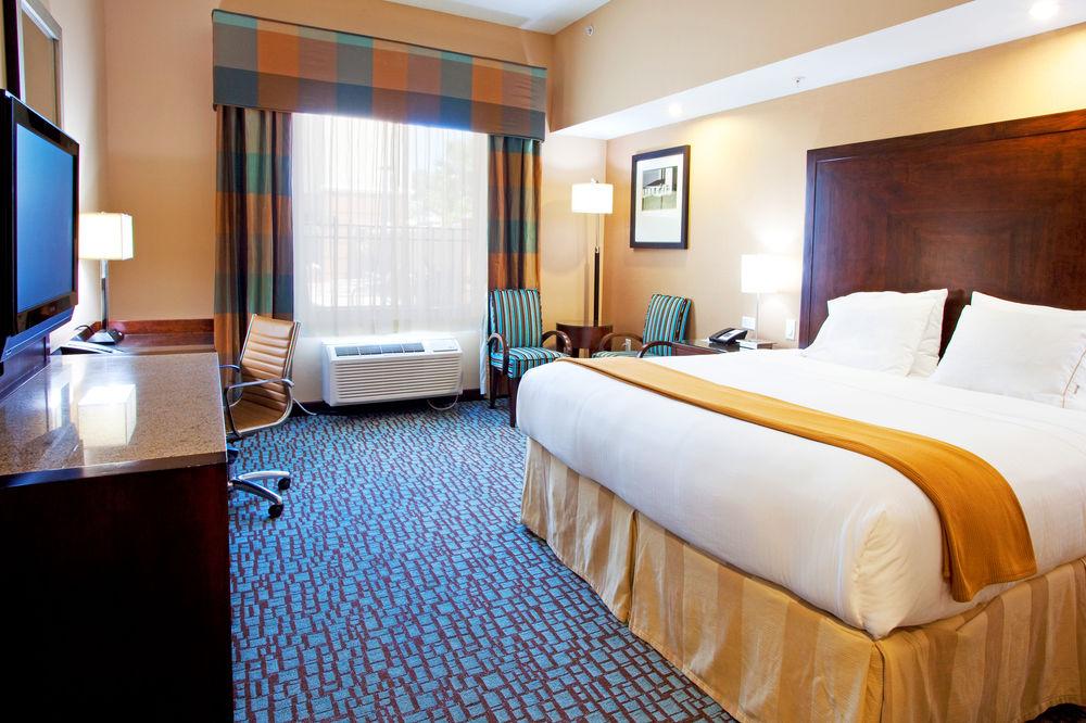 Holiday Inn Express Jacksonville Beach Pet Policy