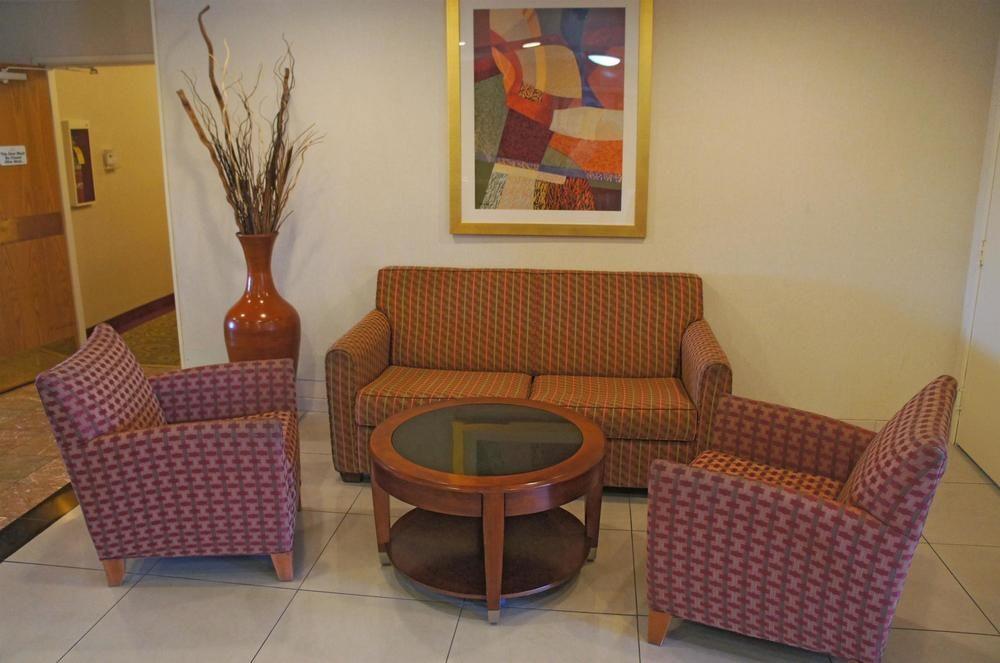 Days Inn Bloomington Normal Pet Policy