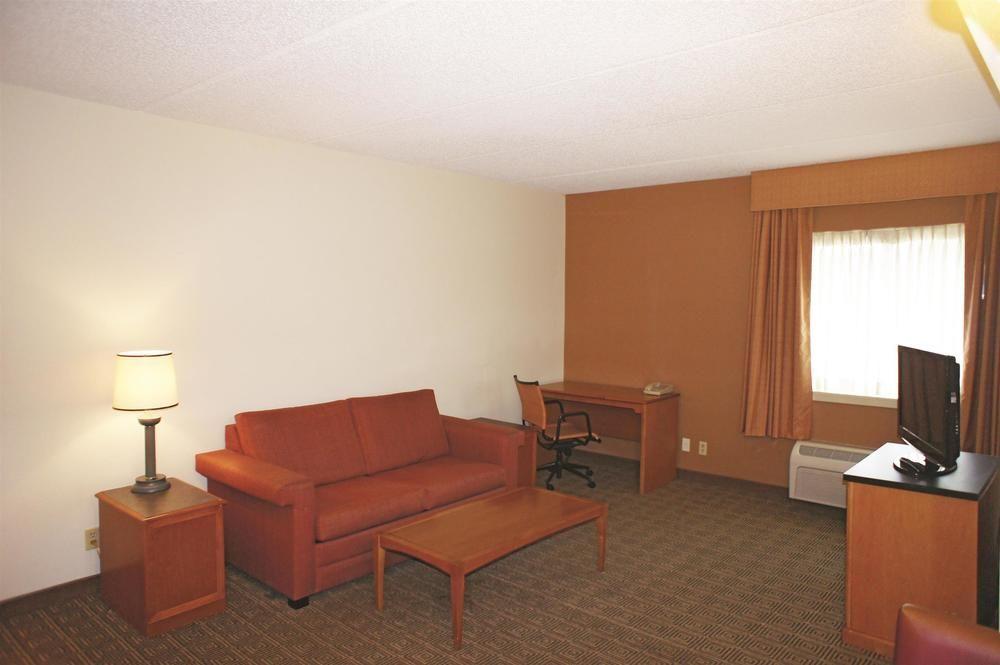 La Quinta Inn Suites Jacksonville Mandarin Pet Policy