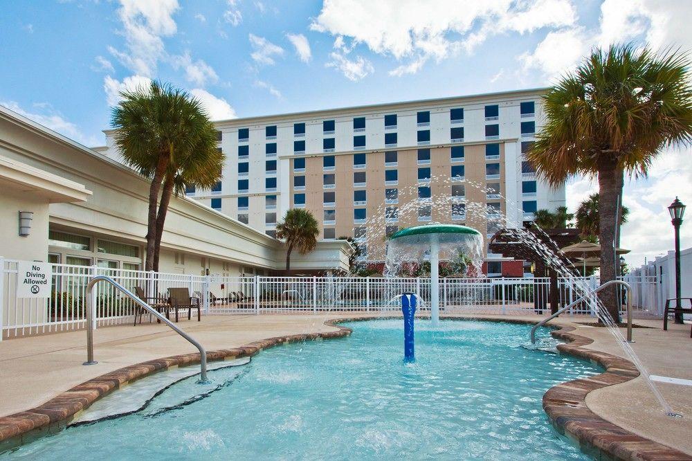 Holiday Inn Suites Across From Universal Orlando Pet Policy