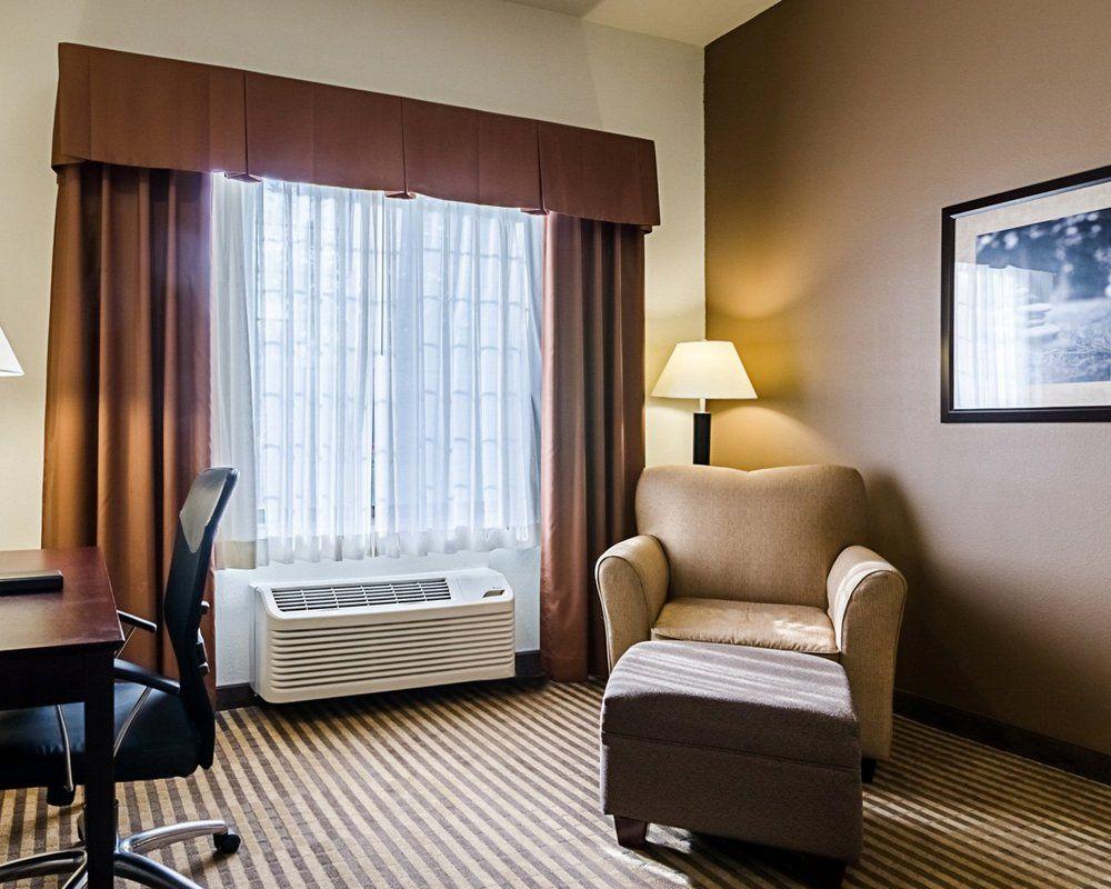 Comfort Inn Suites Lawrence Pet Policy