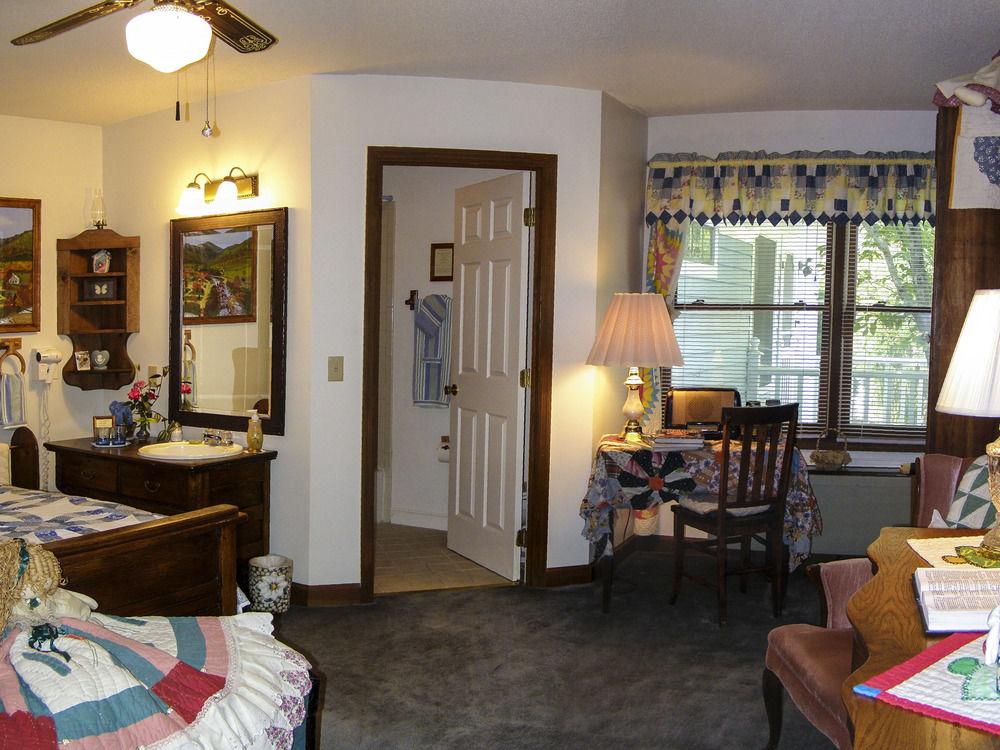 Blue Mountain Mist Country Inn Cottages Pet Policy