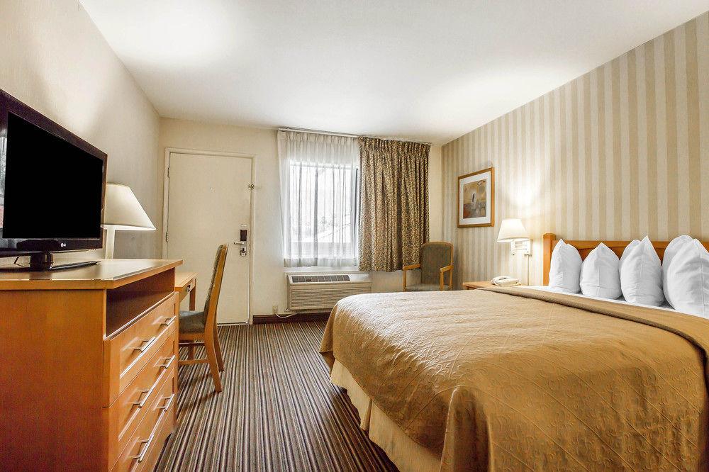 Travelodge by Wyndham Palm Springs Pet Policy