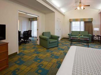 La Quinta Inn Chicago Oakbrook Terrace Pet Policy